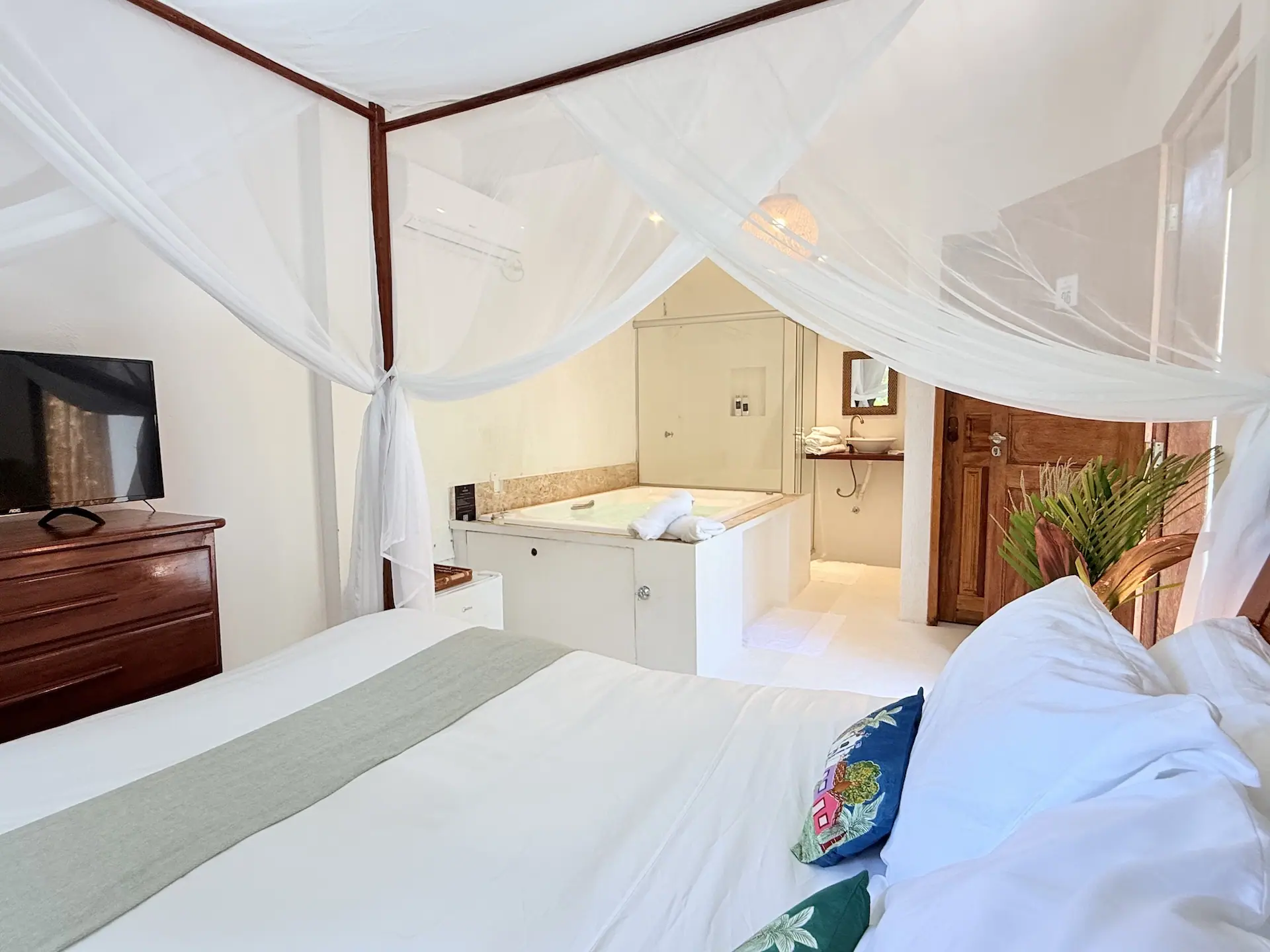 suite-deluxe-com-hidromassagem-santo-andre-bahia-02_resultado