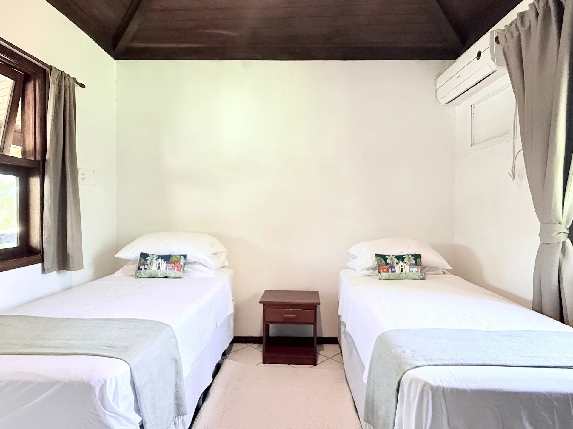 suite-quadrupla-conforto-perto-de-arraial-dajuda-03