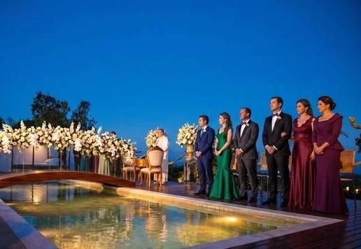 Cerimônia ao ar livre em jardim tropical com vista para o oceano – Azorai Bahia